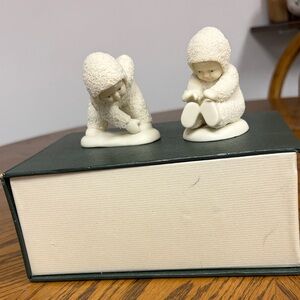 Dept 56 Snowbabies collectible figurine